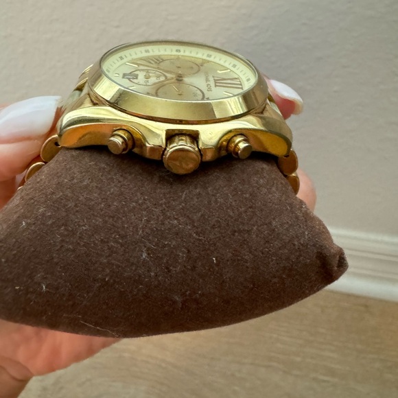 Michael Kors gold watch - Picture 3 of 4